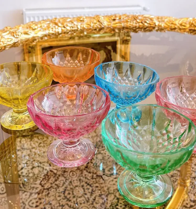 بستنی خوری رنگی طرحدار